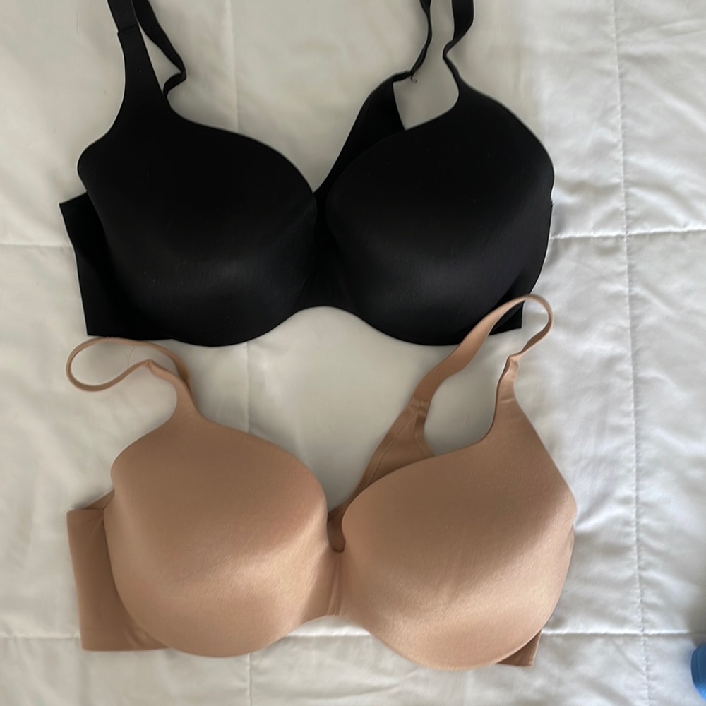 2 Victoria Secret bras 36DD